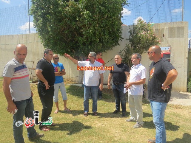 كفرقاسم : وعد .. فصدق القول والعمل ..  نحن هنا ونحن لها   المقاولون في زيارة ما قبل البدء باعمال الترميم في المعلب الشرقي السنتيتي